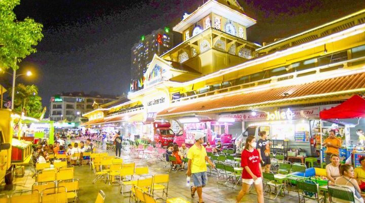 My Tho night market is located on 30/4 street.