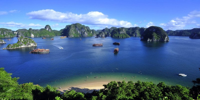 Explore the beautiful natural landscapes of Vietnam