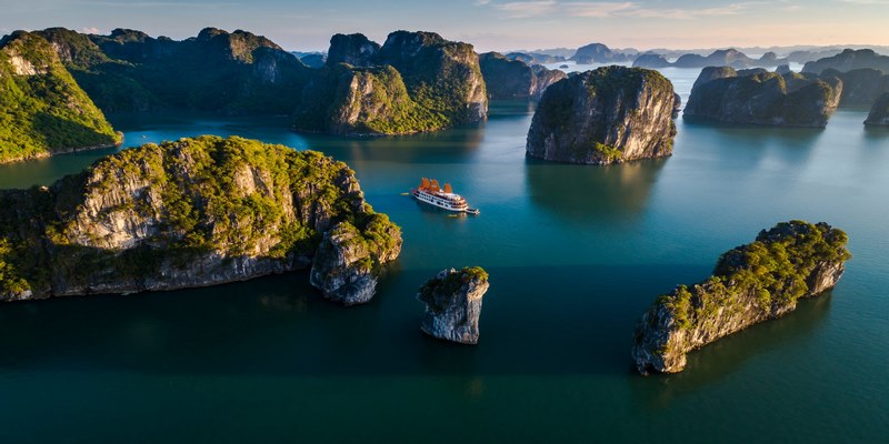 Day 2 itinerary to visit Ha Long Bay - Lan Ha Bay